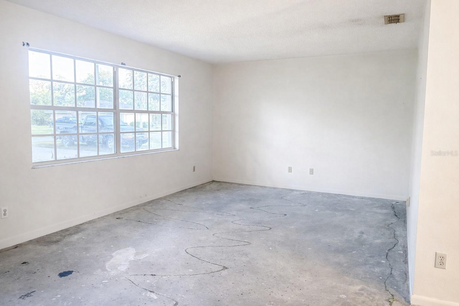 Image 4 of 6 For 11836 Orange Street
