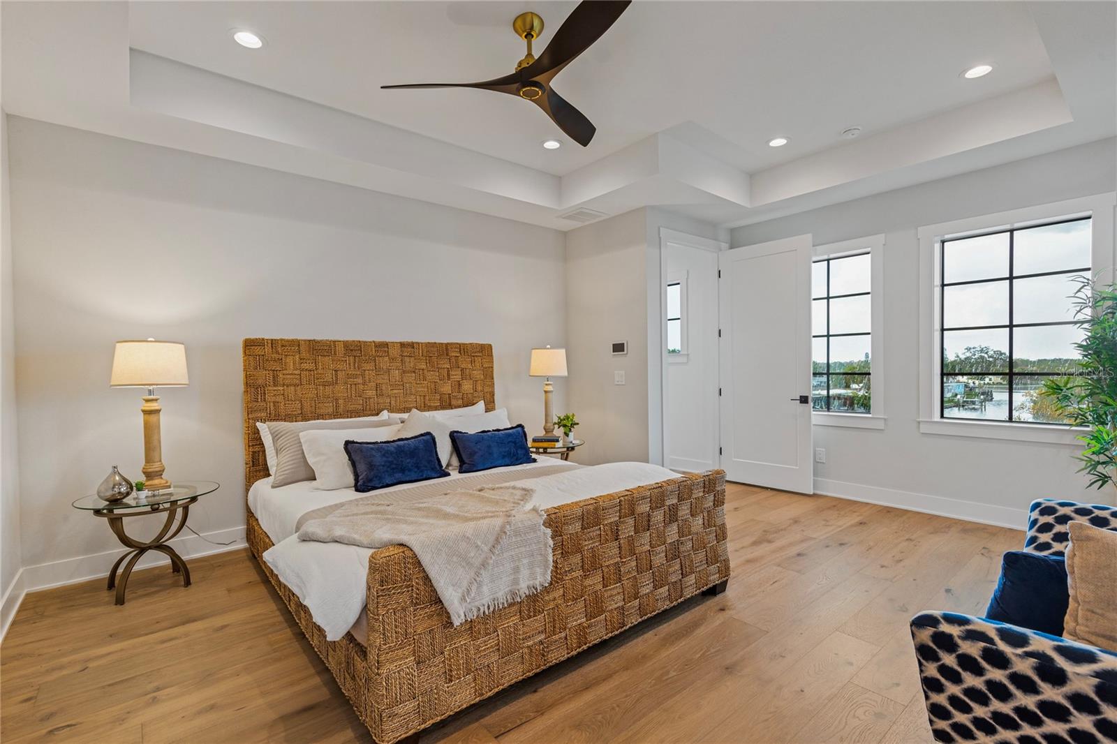 Image 40 of 68 For 220 Ninetieth Avenue Ne