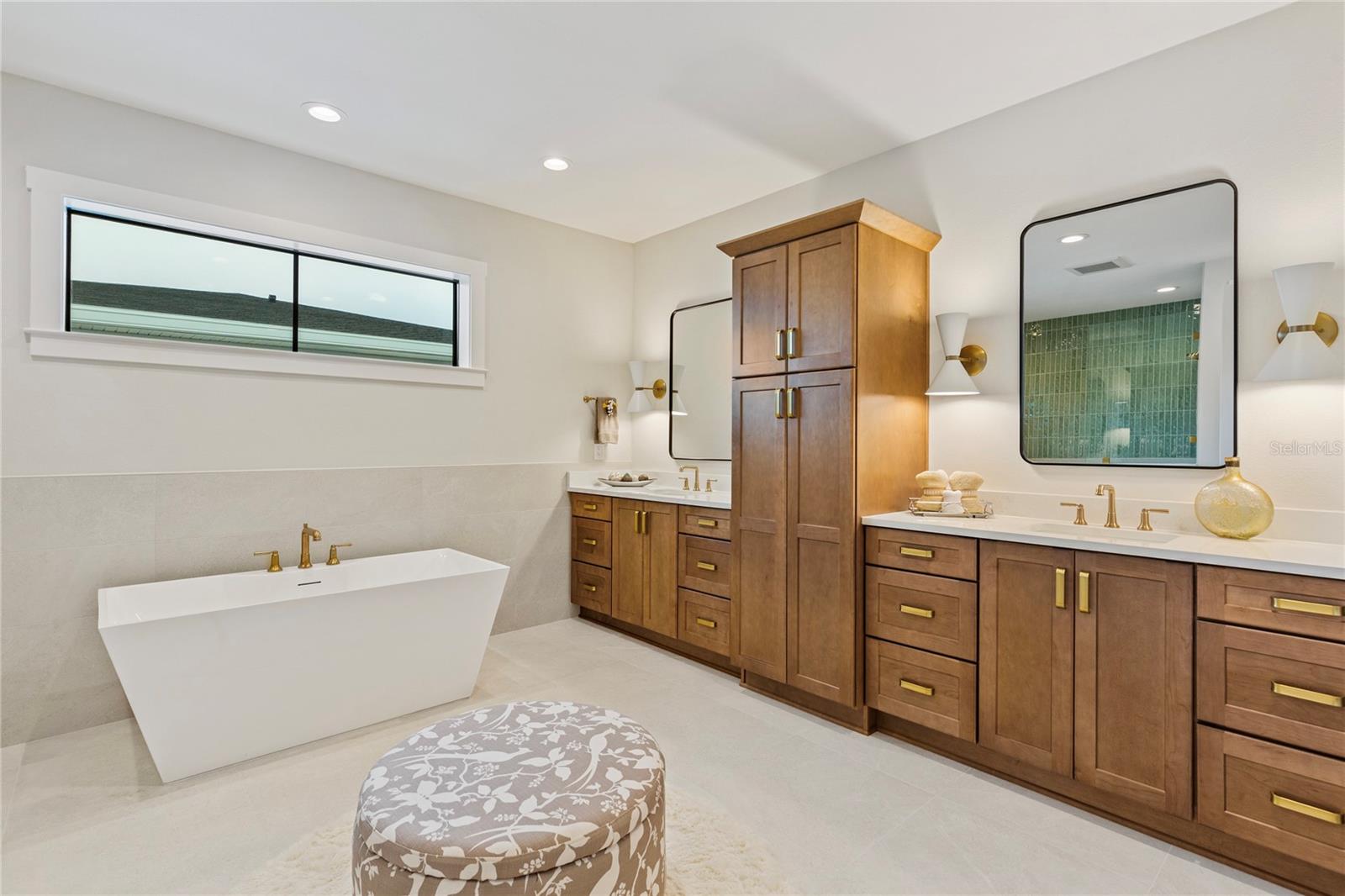 Image 45 of 68 For 220 Ninetieth Avenue Ne