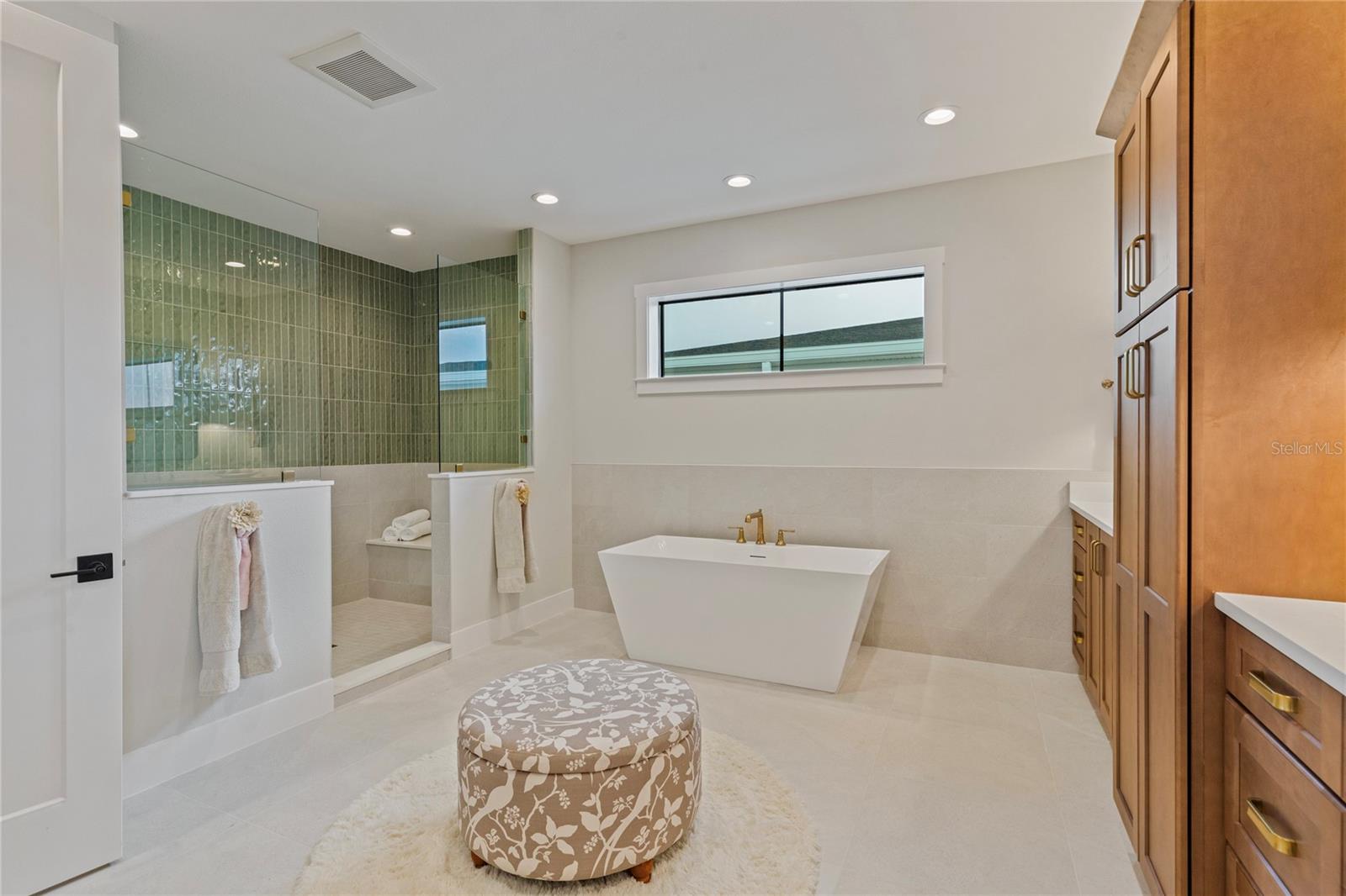 Image 46 of 68 For 220 Ninetieth Avenue Ne