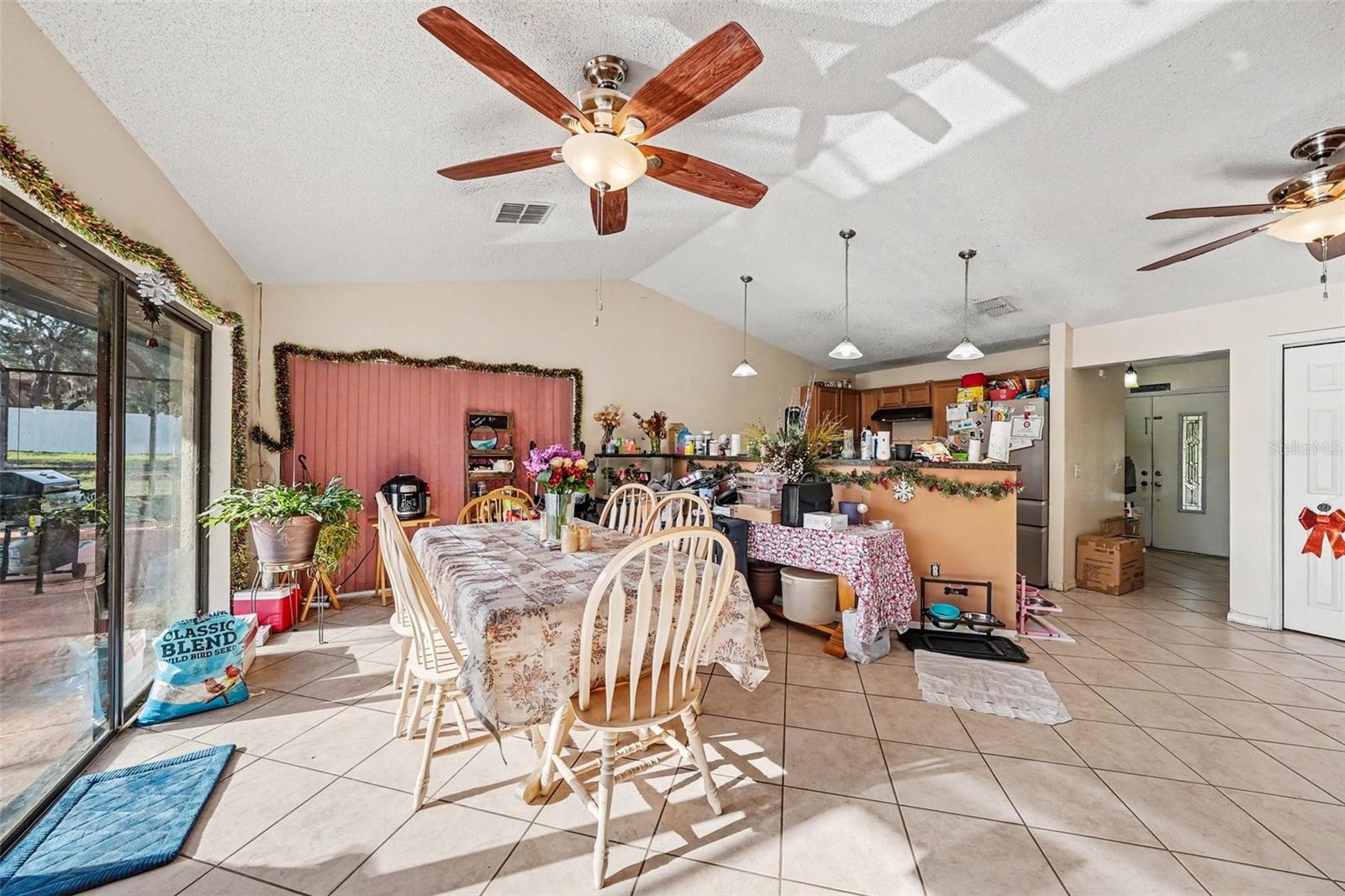 Listing photo id 1 for 13917 Linden Drive