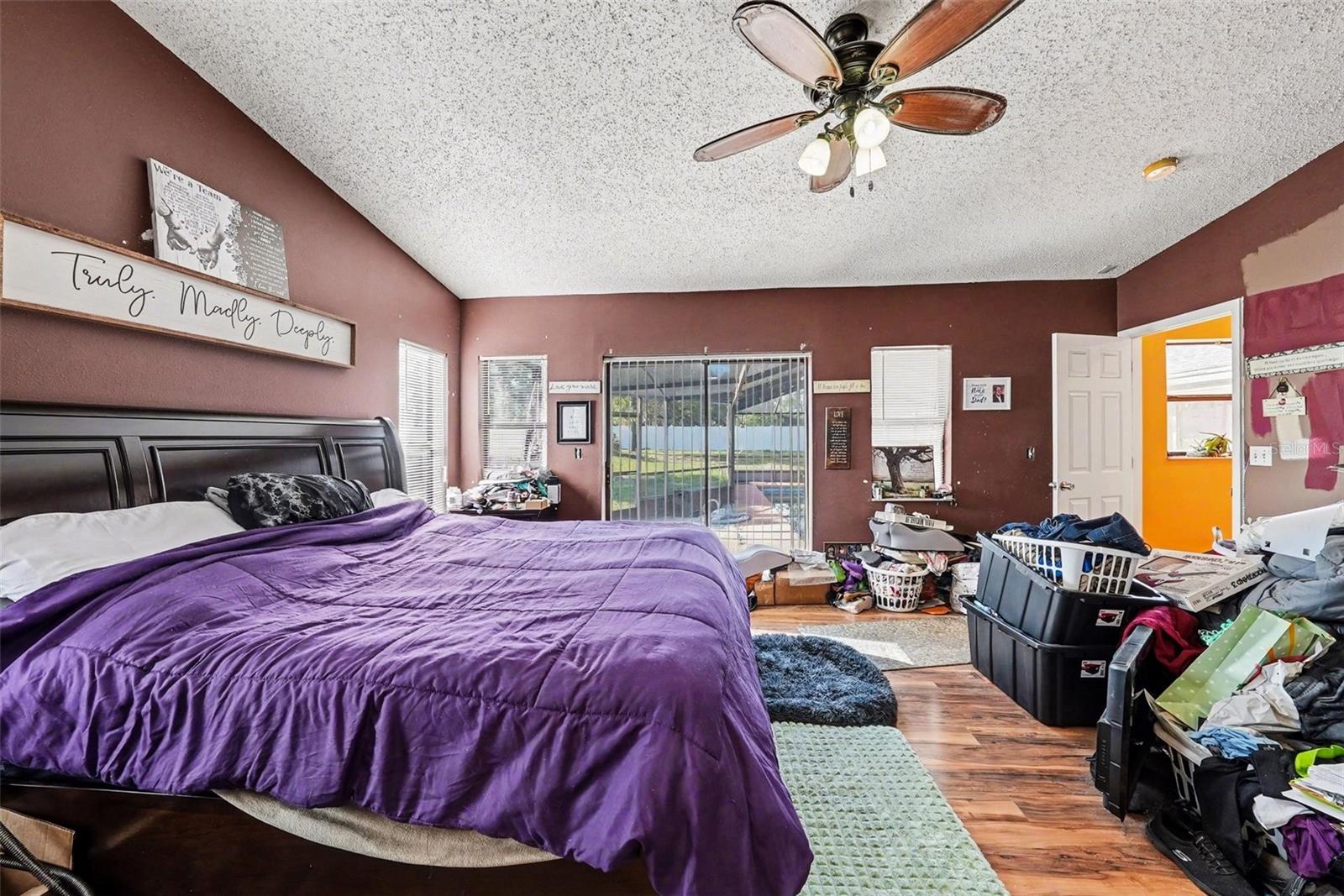 Listing photo id 4 for 13917 Linden Drive