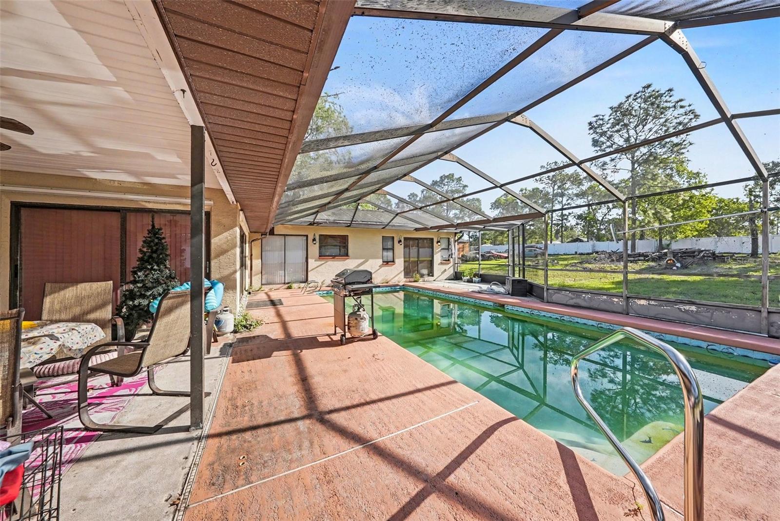 Listing photo id 5 for 13917 Linden Drive