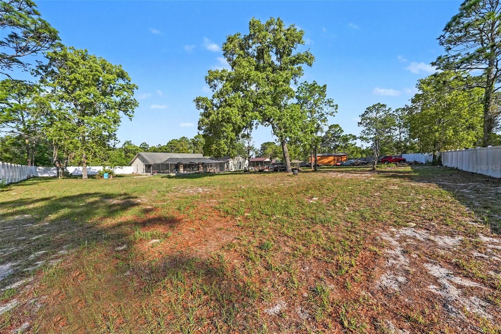 Listing photo id 6 for 13917 Linden Drive