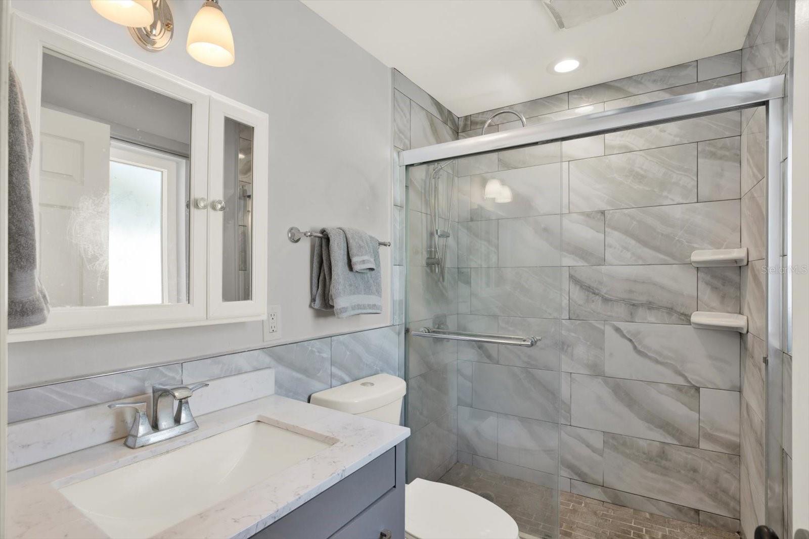 Image 10 of 19 For 1815 Chateau Drive E