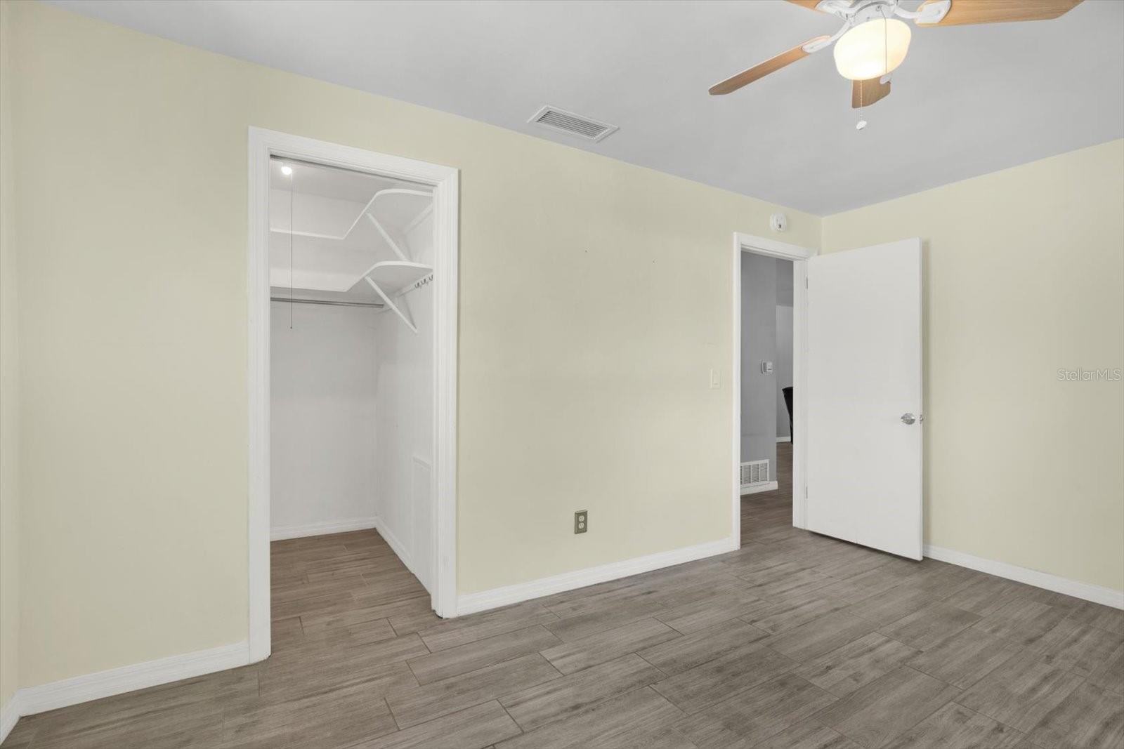 Image 12 of 19 For 1815 Chateau Drive E