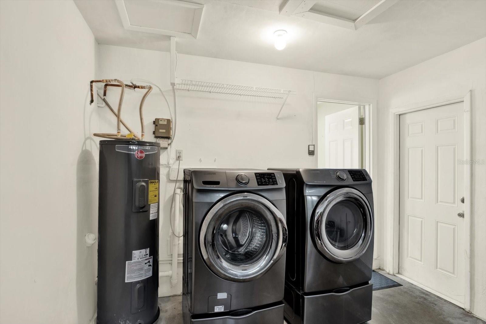 Image 14 of 19 For 1815 Chateau Drive E