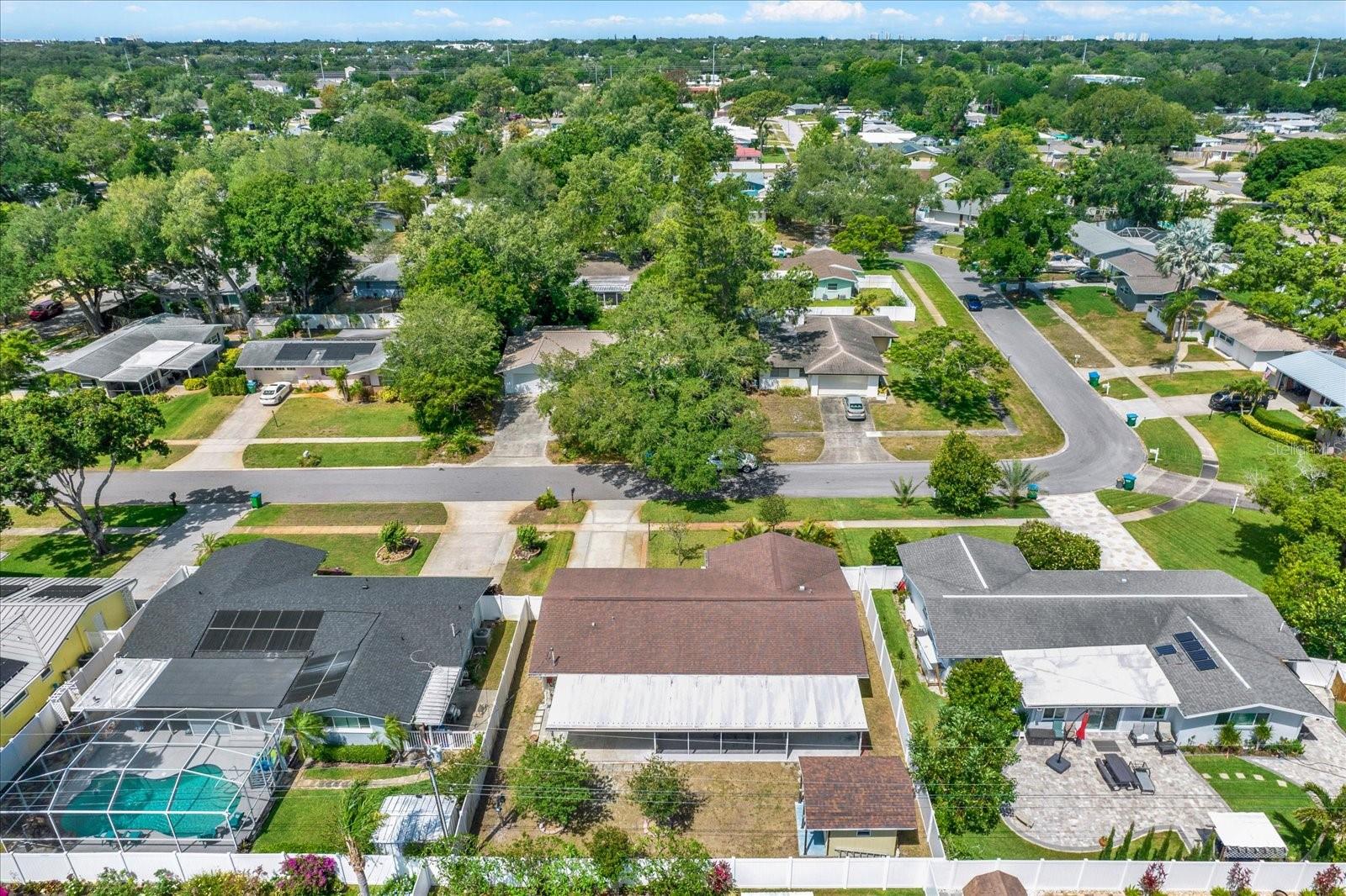 Image 15 of 19 For 1815 Chateau Drive E