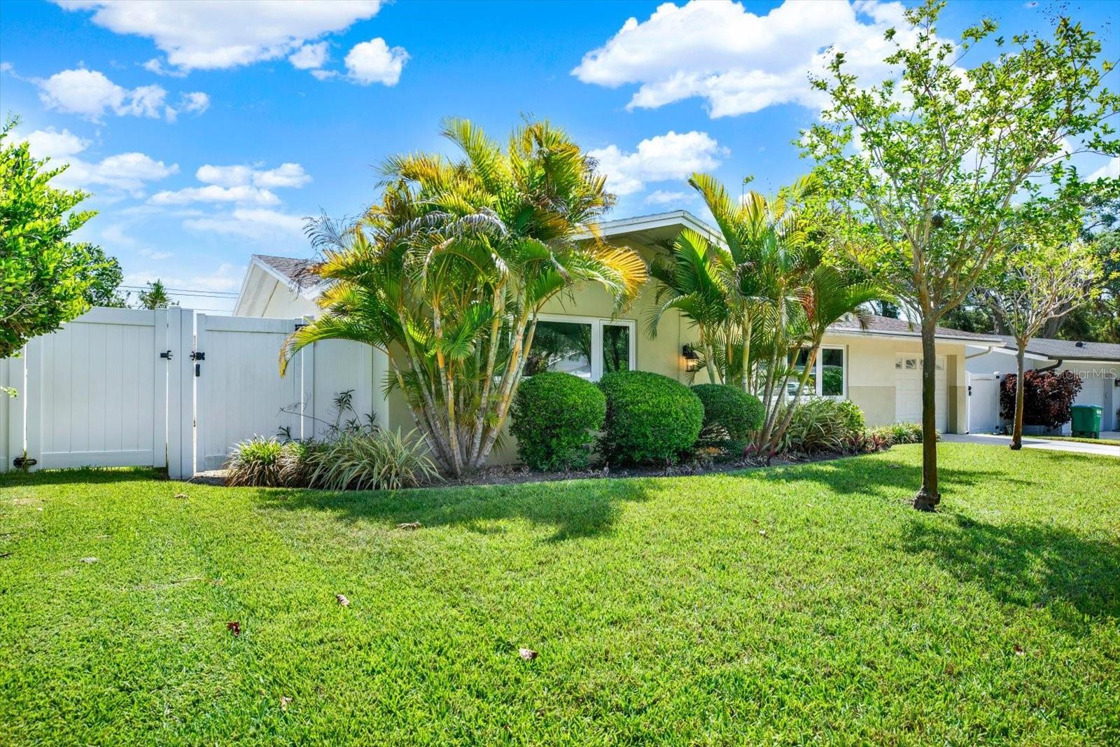 Image 16 of 19 For 1815 Chateau Drive E