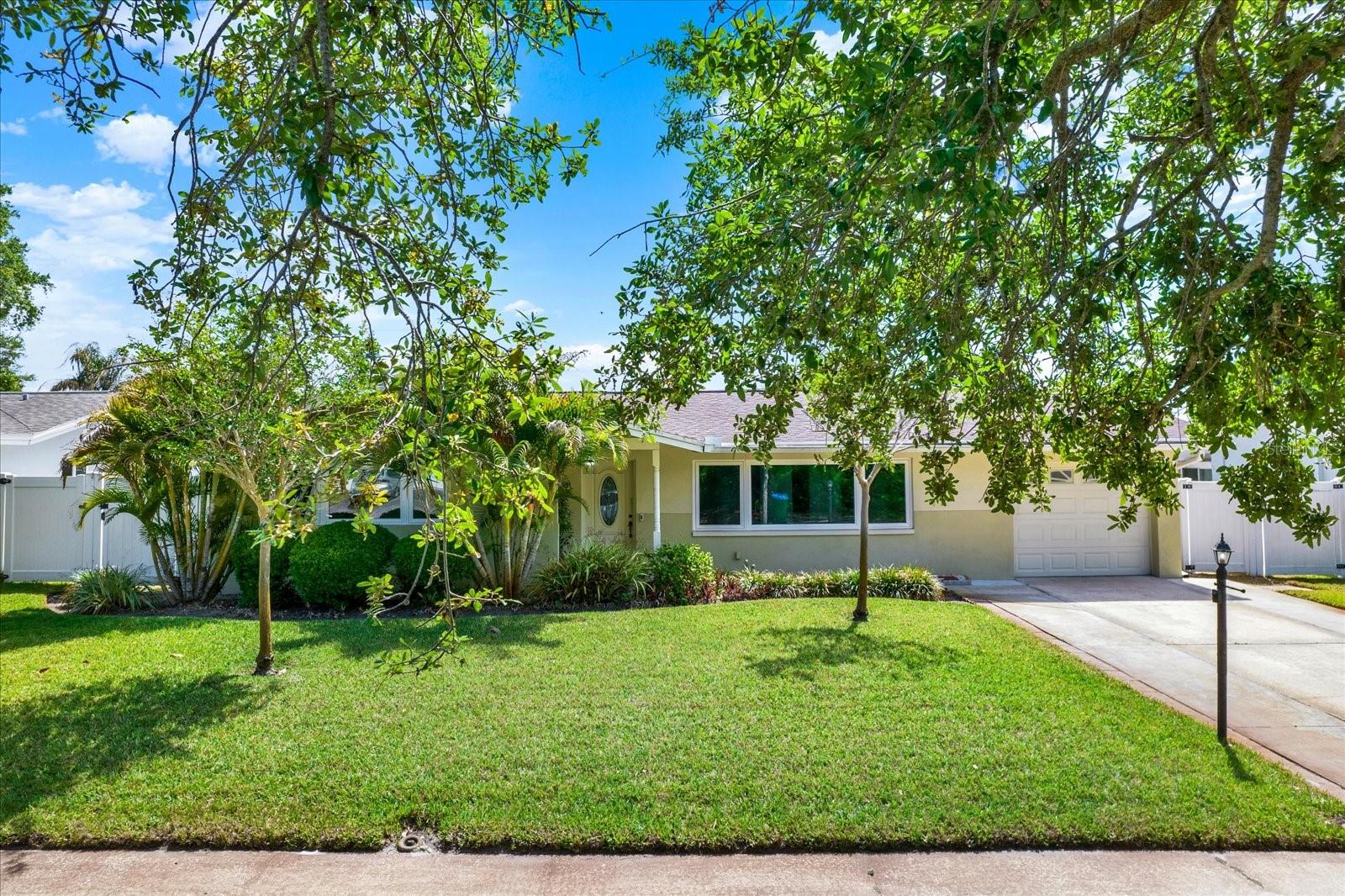 Image 17 of 19 For 1815 Chateau Drive E