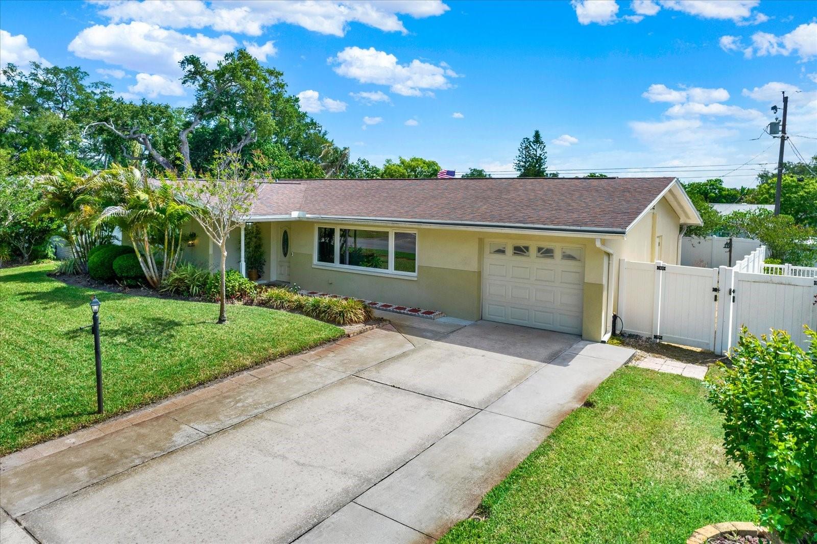 Image 18 of 19 For 1815 Chateau Drive E