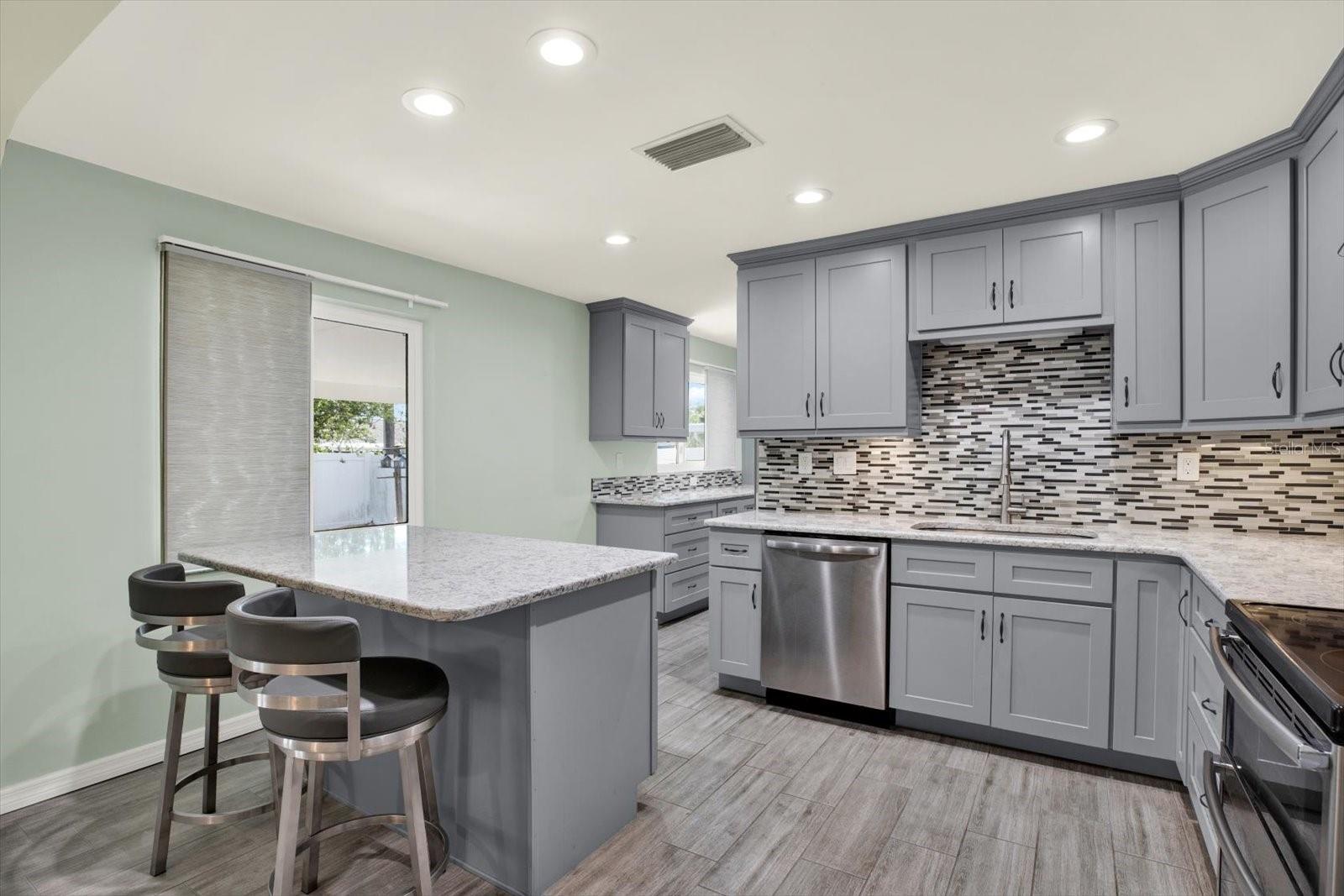 Image 3 of 19 For 1815 Chateau Drive E