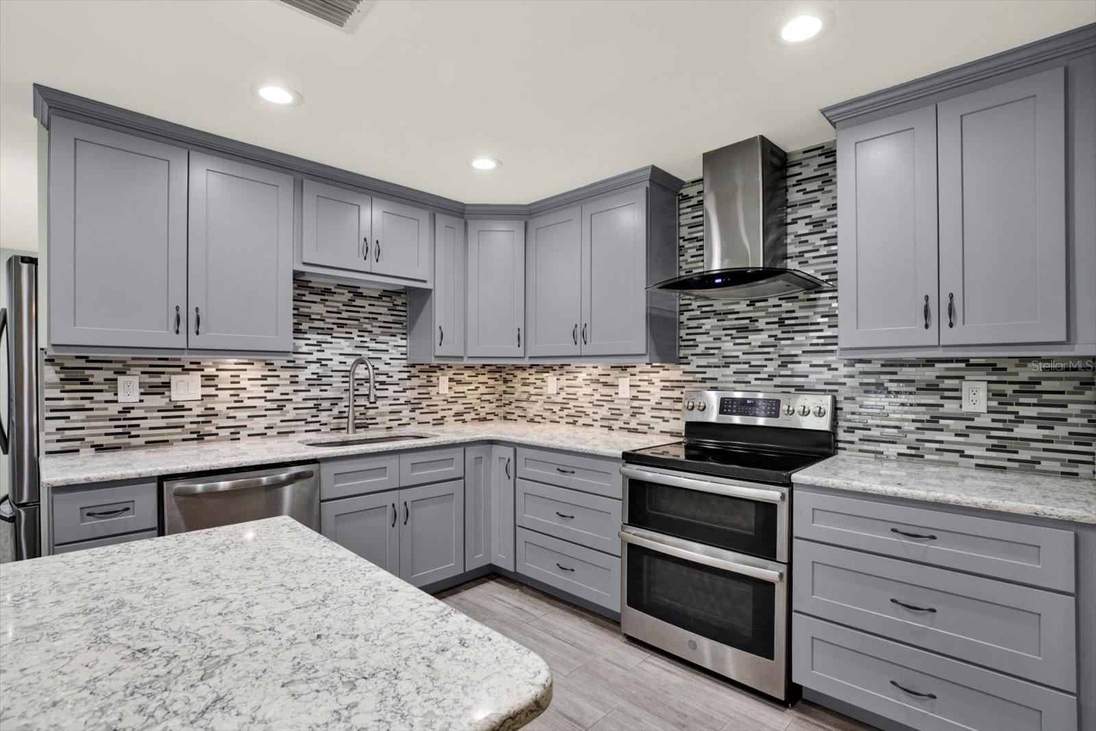 Image 4 of 19 For 1815 Chateau Drive E