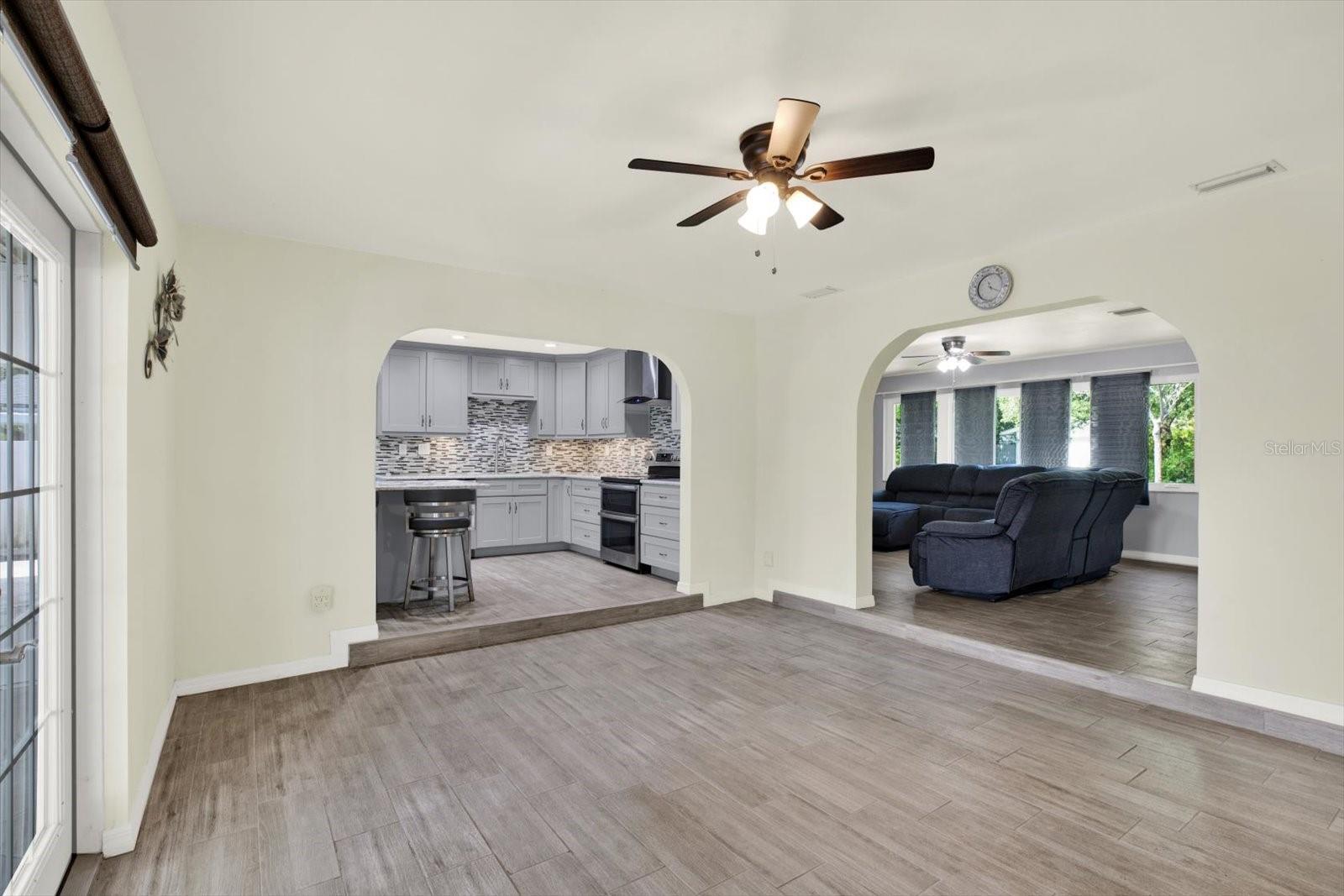 Image 6 of 19 For 1815 Chateau Drive E