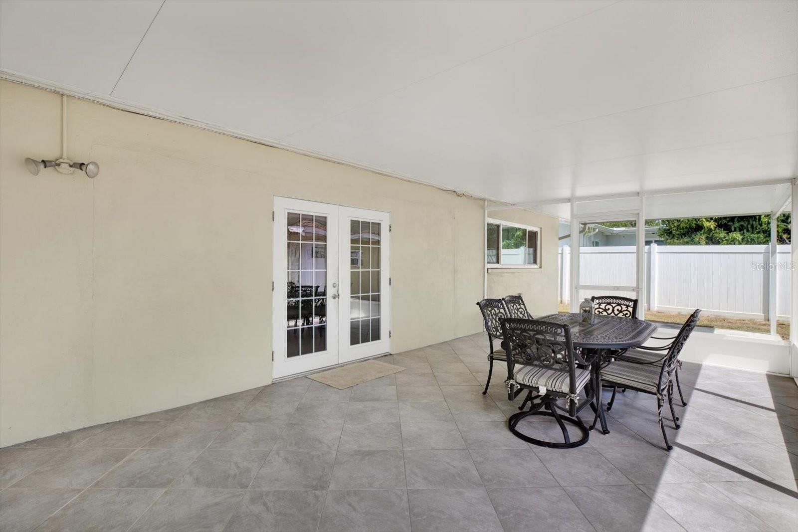 Image 7 of 19 For 1815 Chateau Drive E