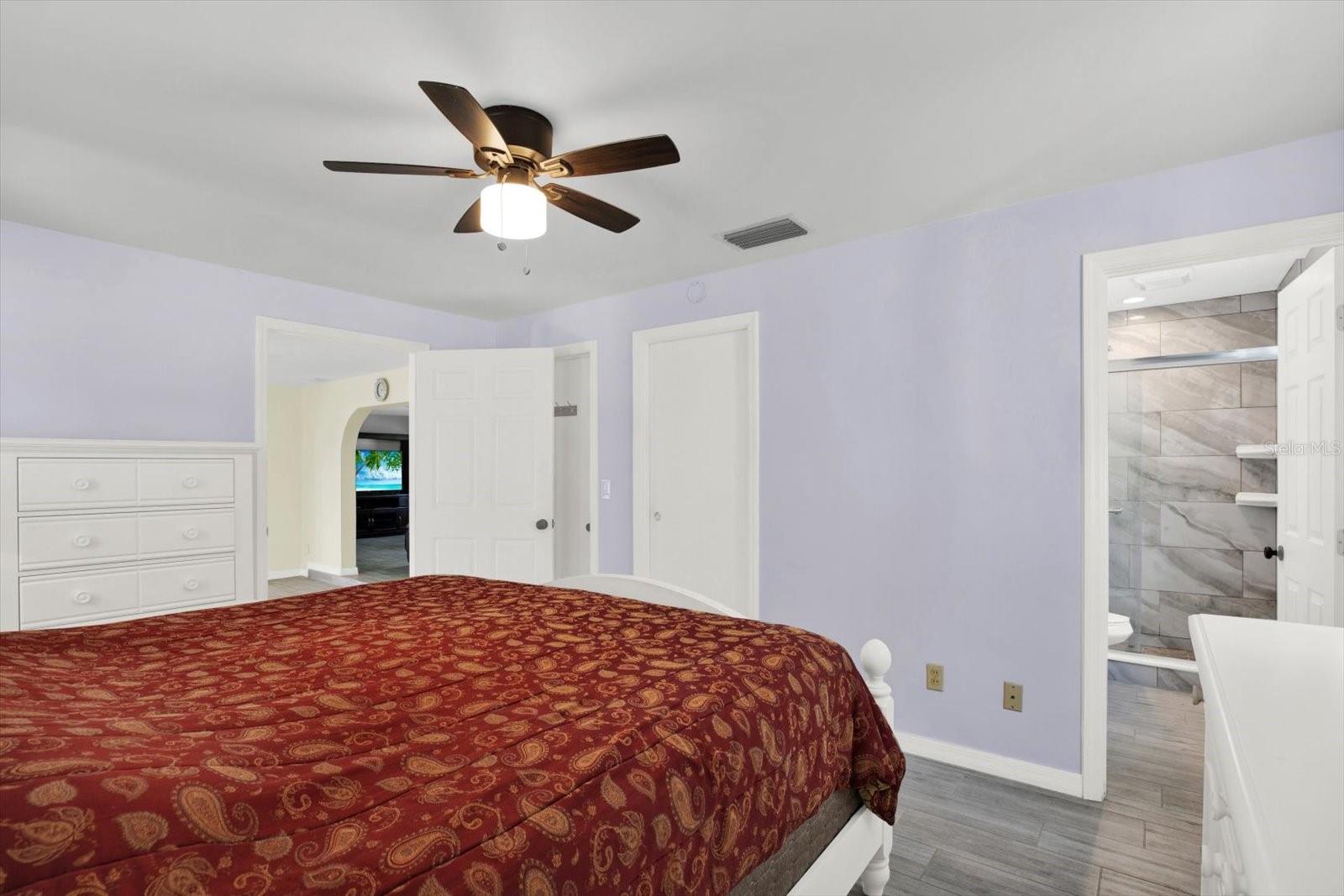 Image 9 of 19 For 1815 Chateau Drive E