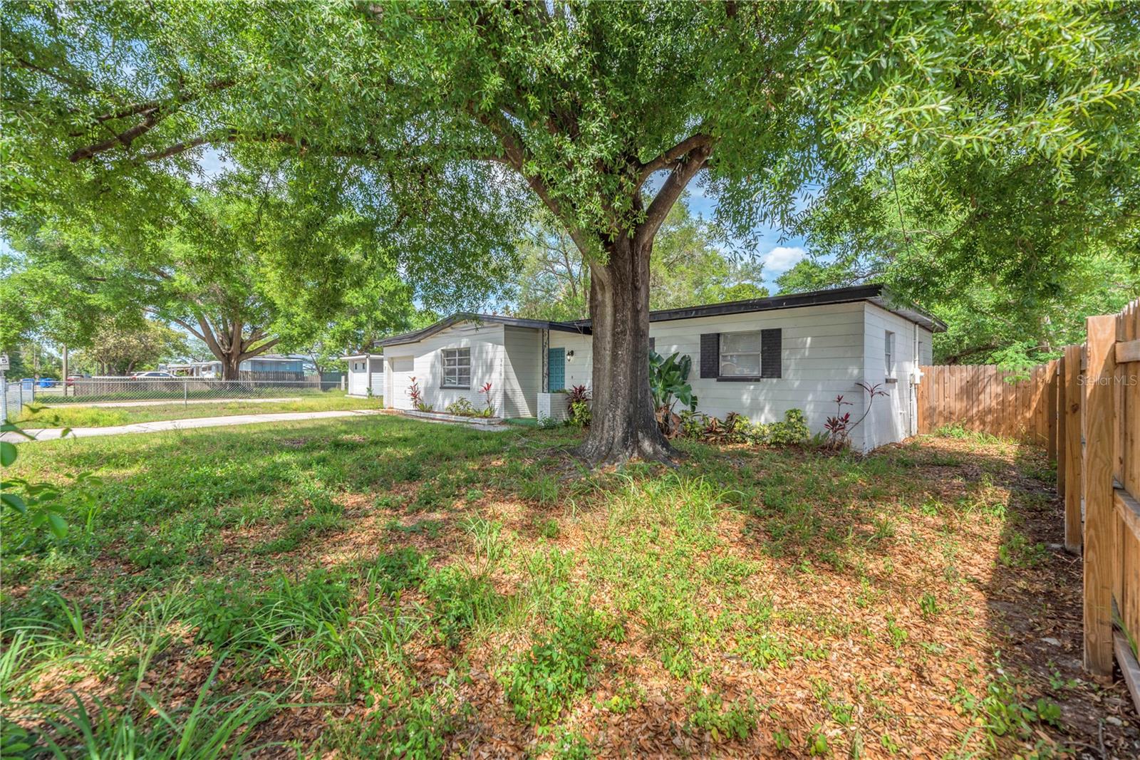 Image 10 of 36 For 9618 Pine Ridge Avenue