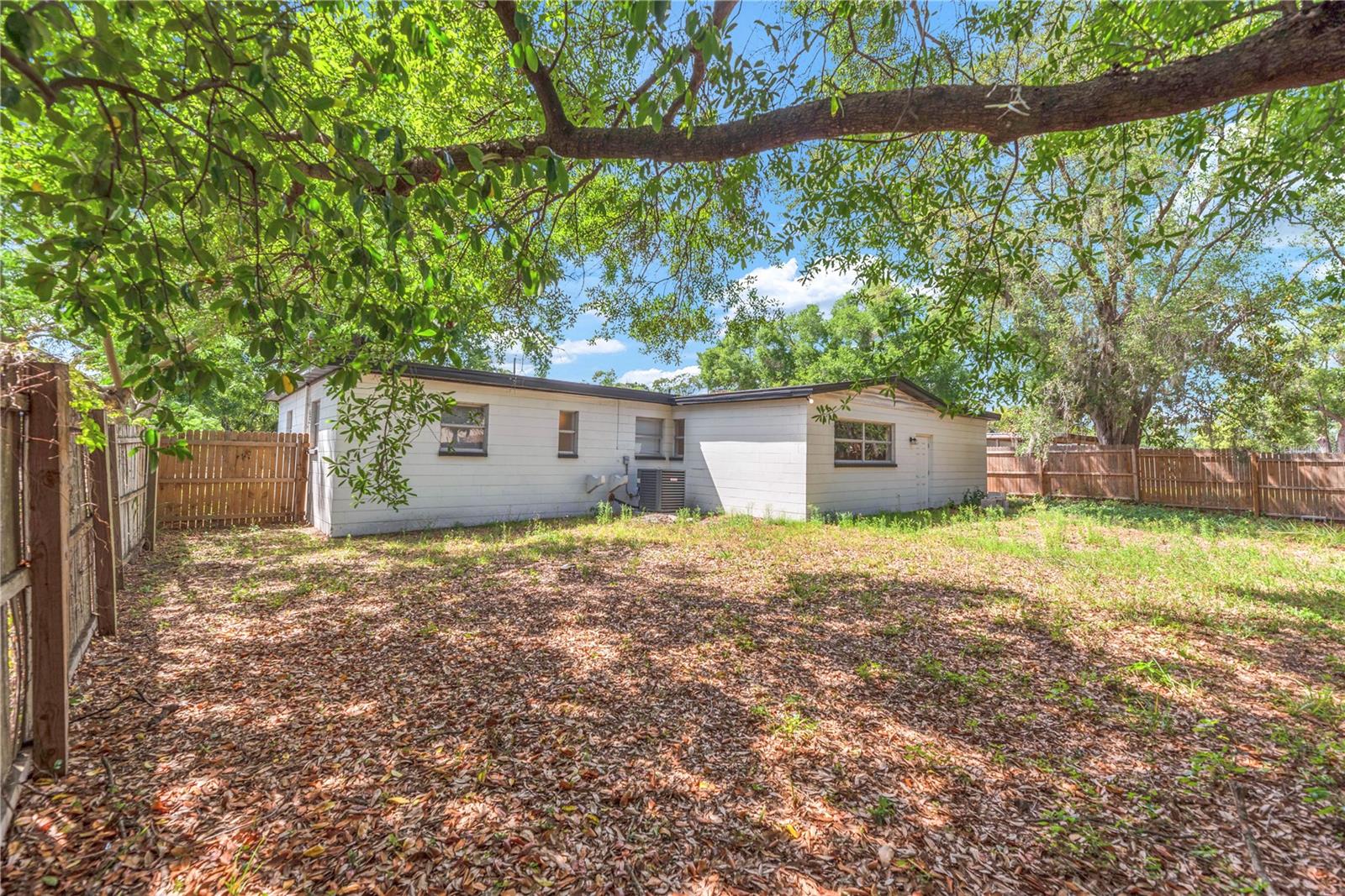 Image 12 of 36 For 9618 Pine Ridge Avenue