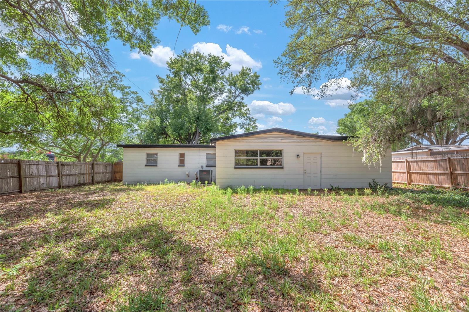 Image 13 of 36 For 9618 Pine Ridge Avenue