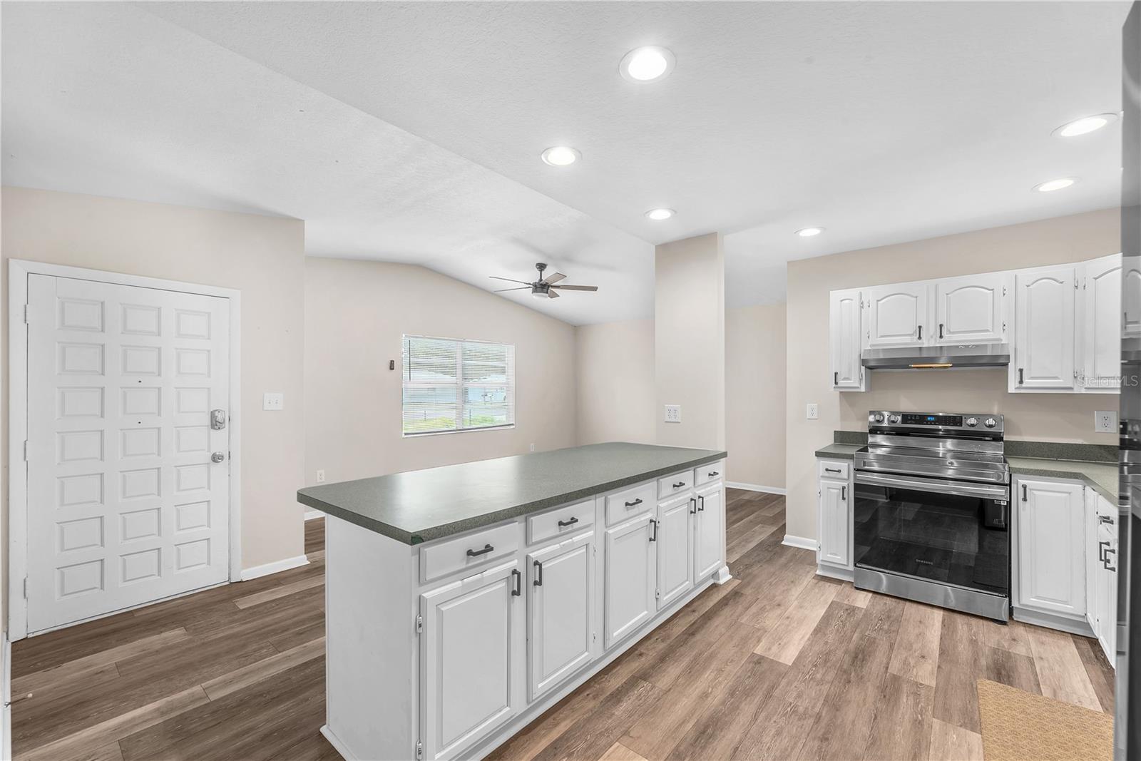 Image 14 of 36 For 9618 Pine Ridge Avenue