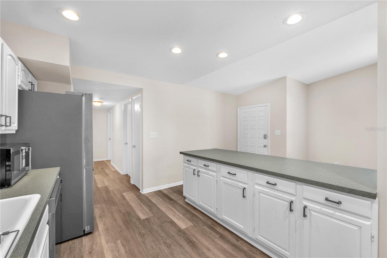 Image 15 of 36 For 9618 Pine Ridge Avenue