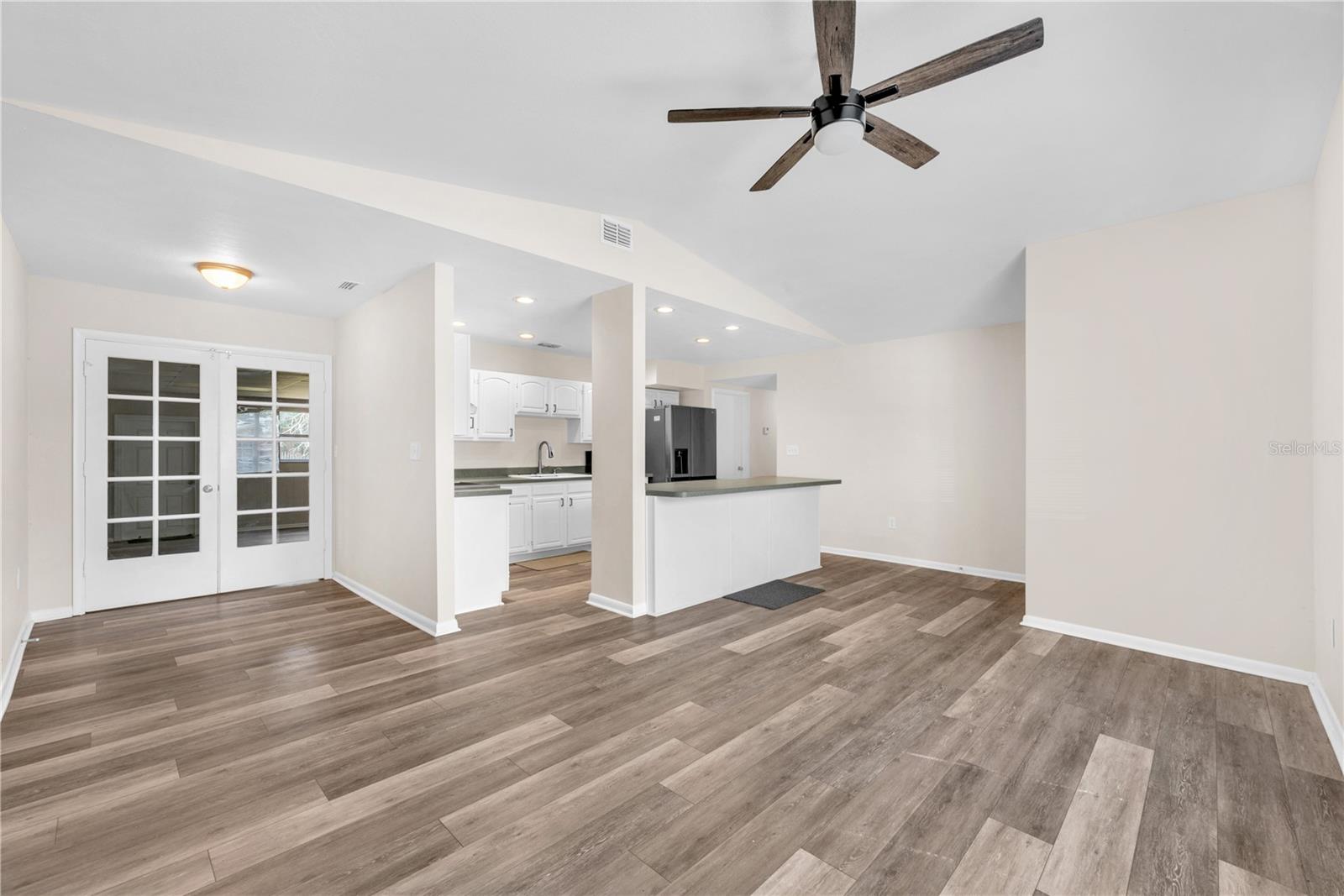 Image 17 of 36 For 9618 Pine Ridge Avenue