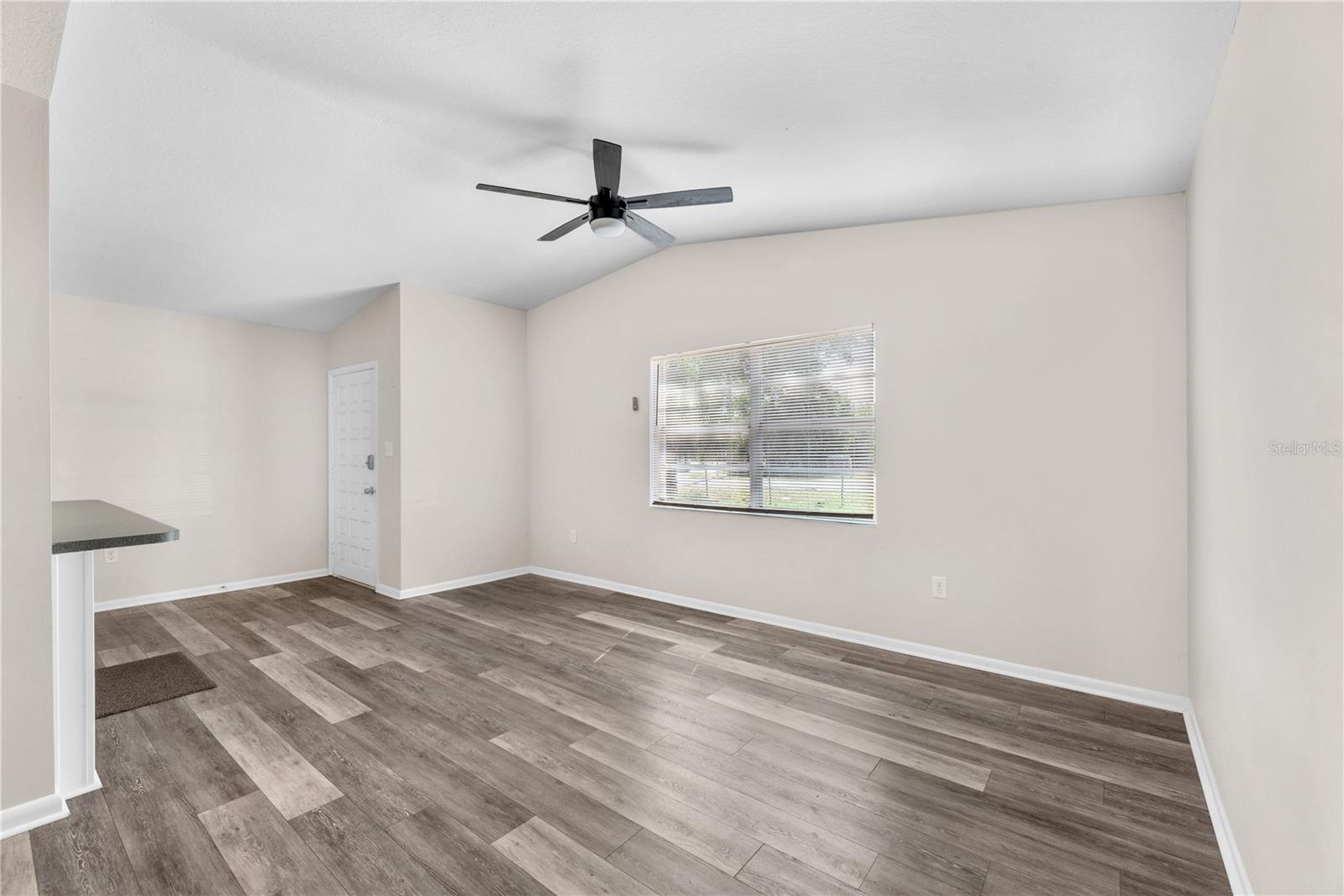 Image 19 of 36 For 9618 Pine Ridge Avenue