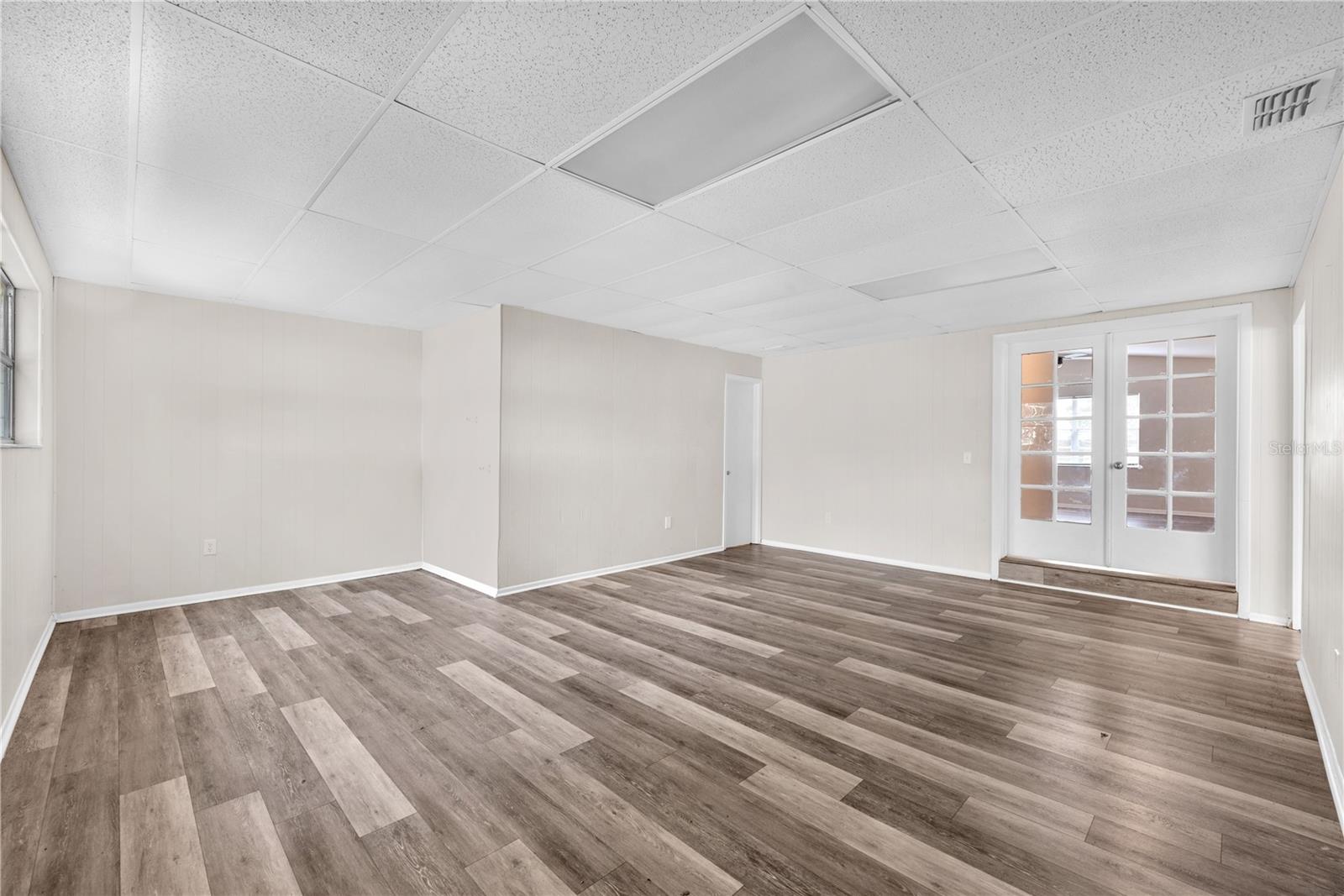 Image 20 of 36 For 9618 Pine Ridge Avenue