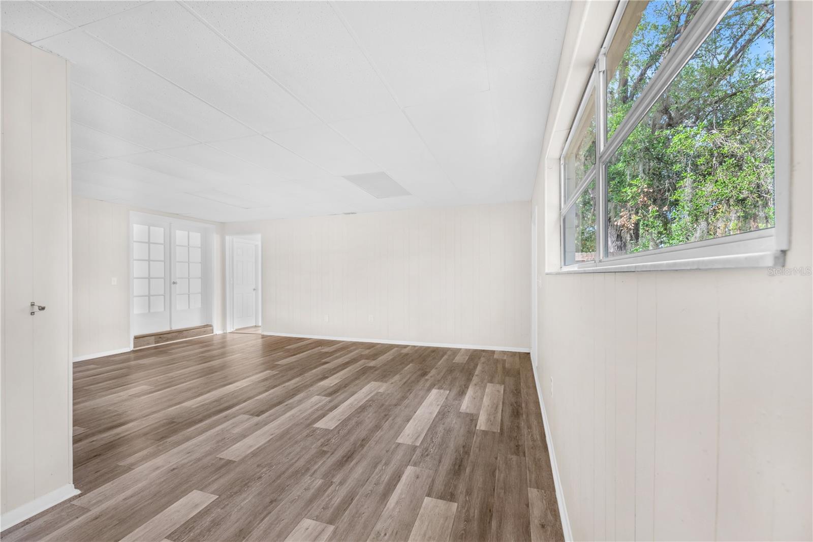 Image 21 of 36 For 9618 Pine Ridge Avenue