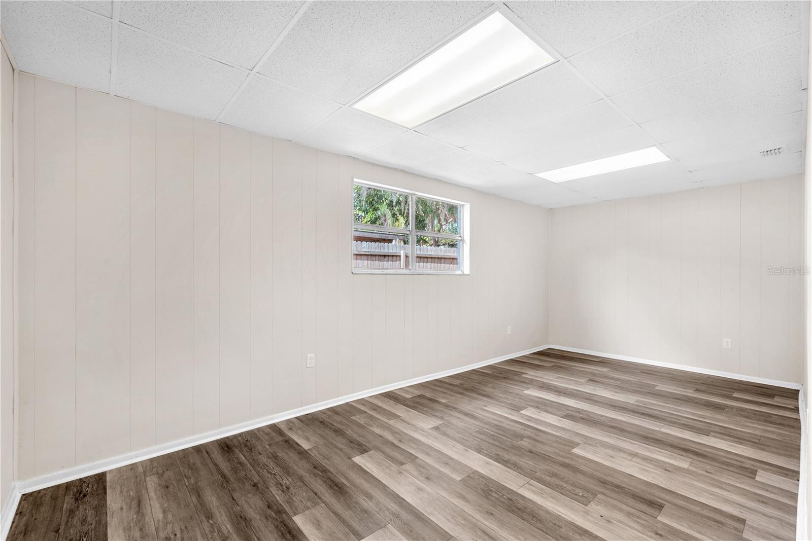 Image 22 of 36 For 9618 Pine Ridge Avenue