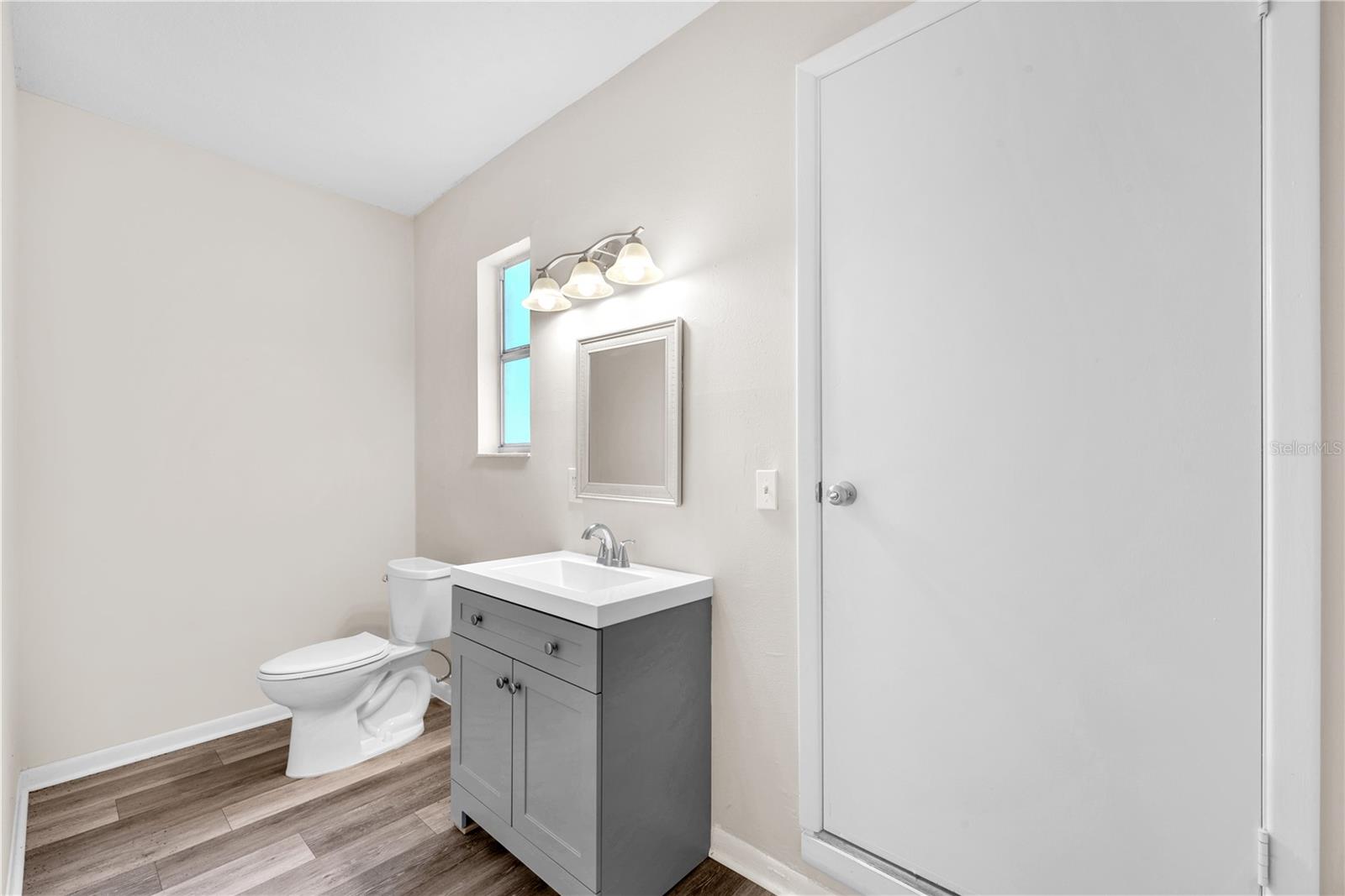 Image 23 of 36 For 9618 Pine Ridge Avenue