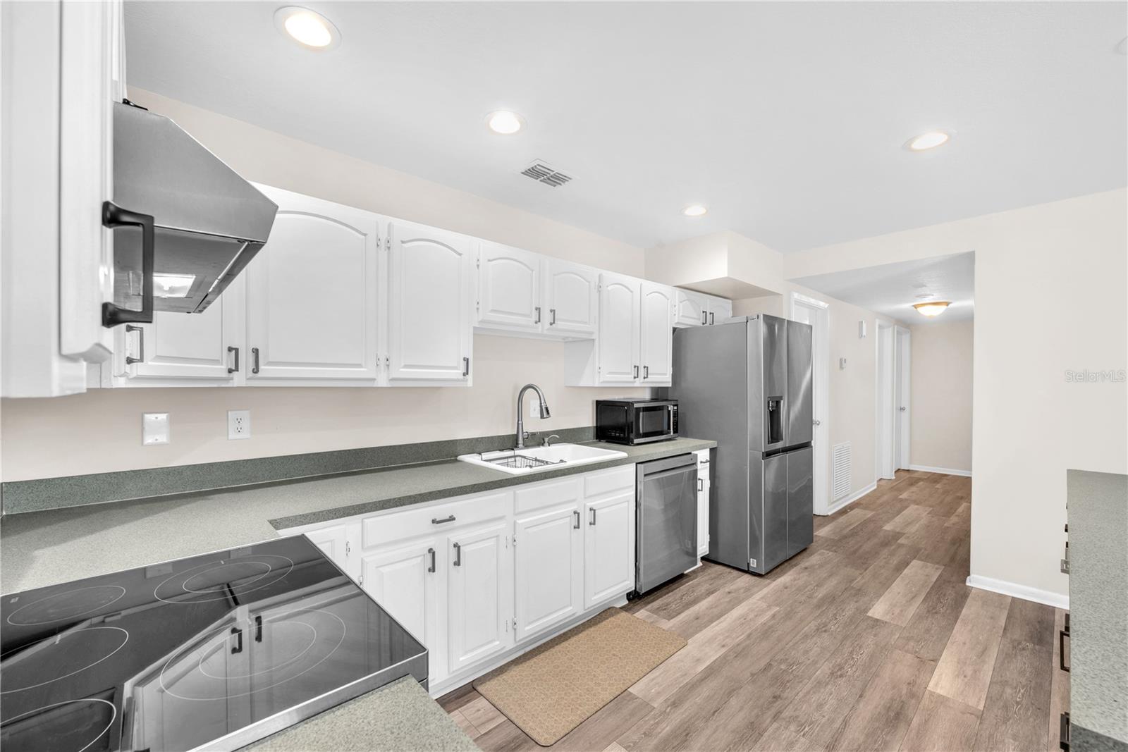 Image 4 of 36 For 9618 Pine Ridge Avenue