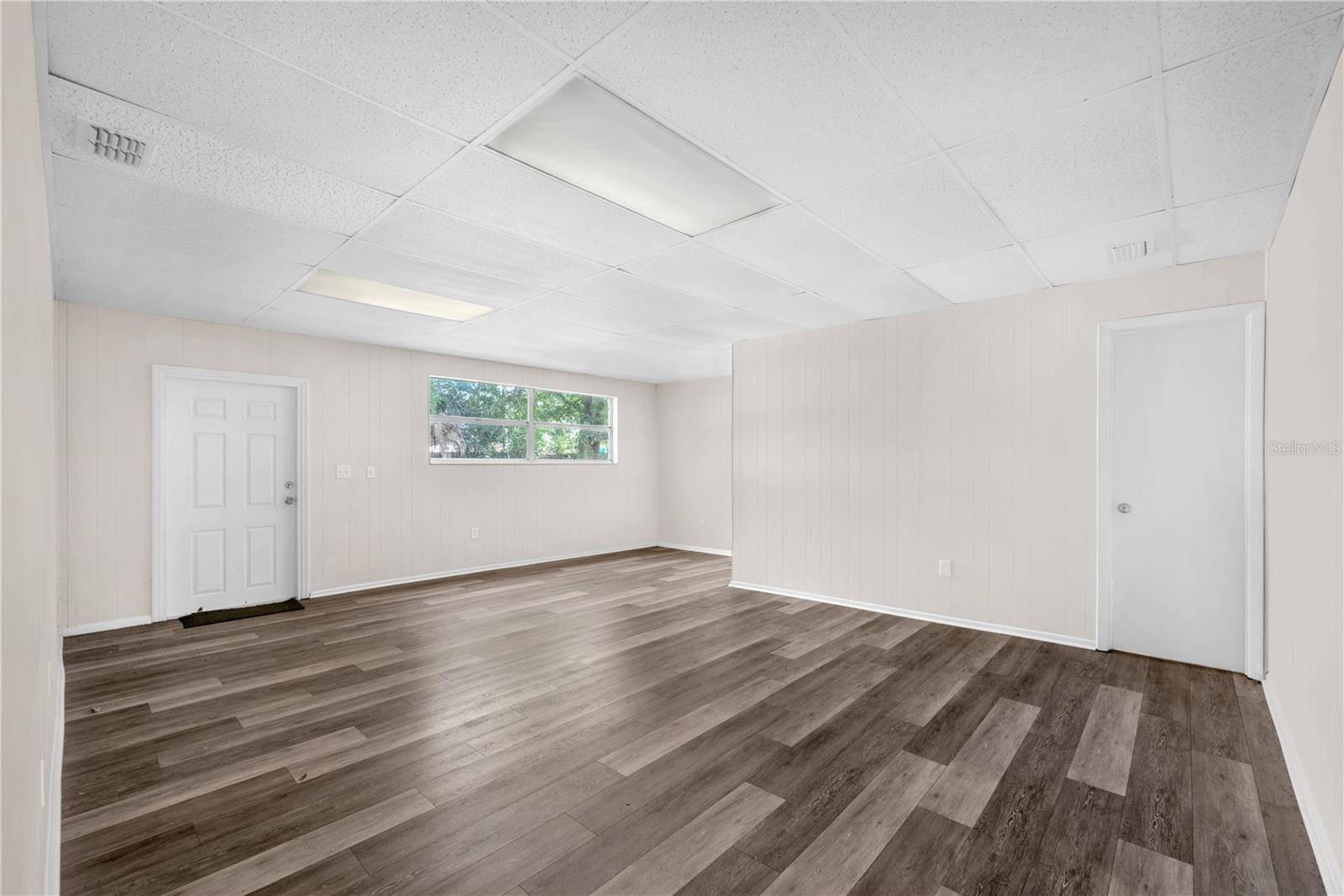 Image 6 of 36 For 9618 Pine Ridge Avenue