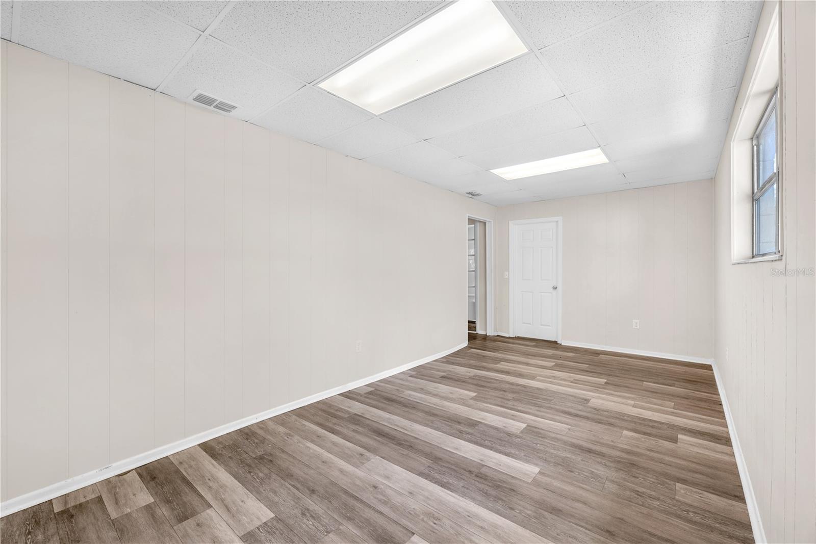 Image 7 of 36 For 9618 Pine Ridge Avenue