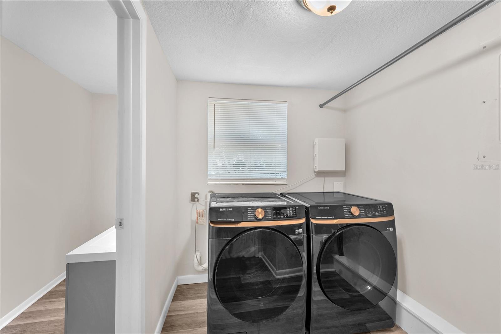 Image 8 of 36 For 9618 Pine Ridge Avenue