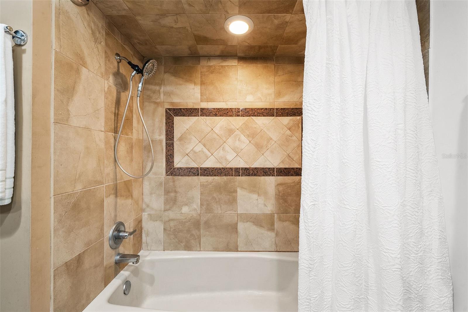 Image 21 of 56 For 17301 Estes Road