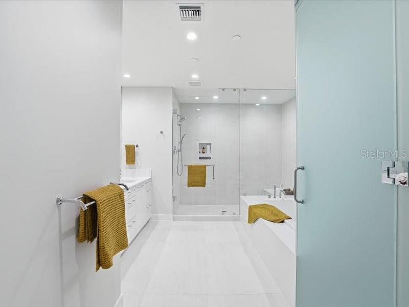 Image 38 of 68 For 301 1st Street S 907