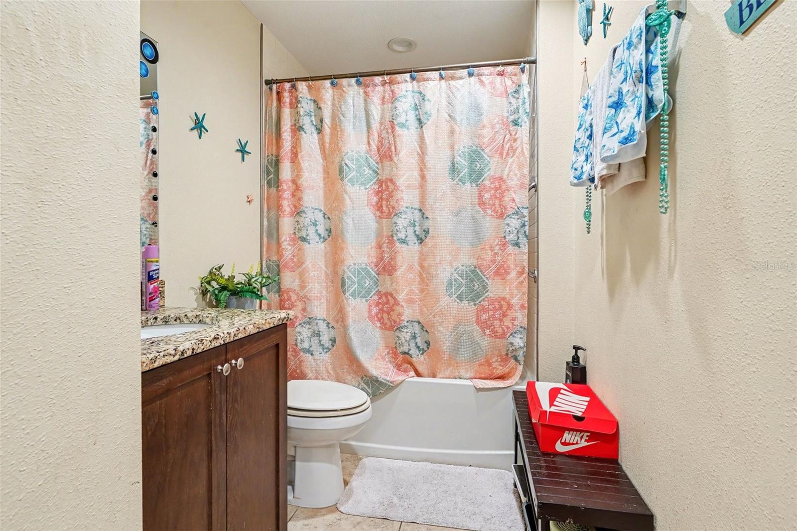 Image 6 of 13 For 719 Walnut Avenue