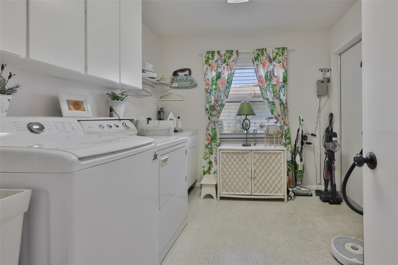 Image 21 of 51 For 1704 Danbury Drive
