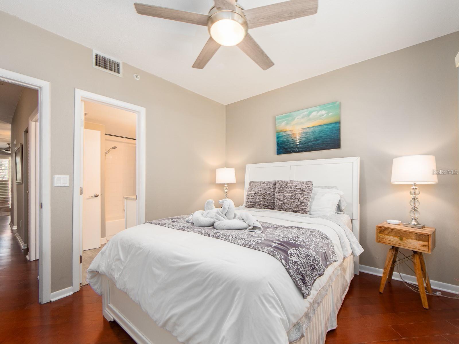 Image 14 of 37 For 320 Island Way 606