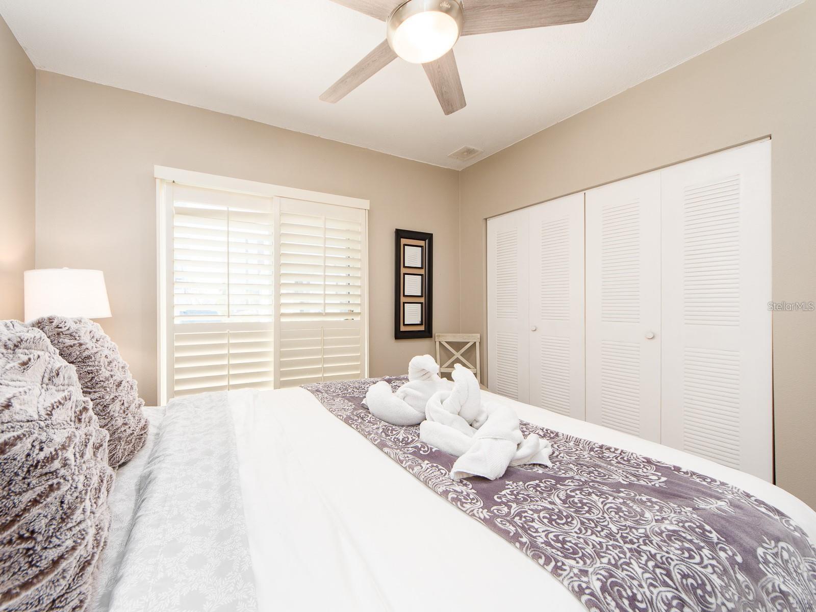 Image 15 of 37 For 320 Island Way 606