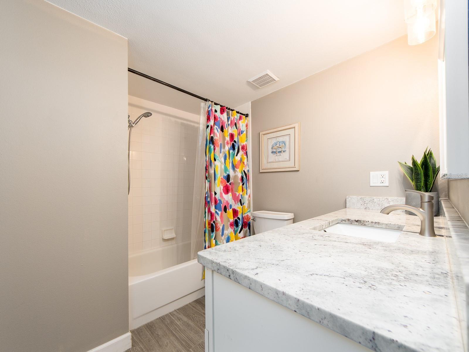 Image 17 of 37 For 320 Island Way 606