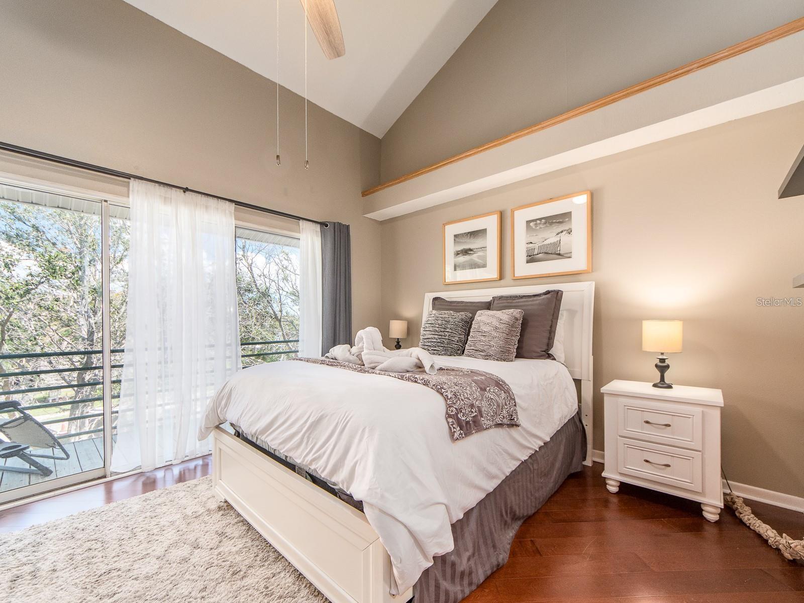 Image 19 of 37 For 320 Island Way 606