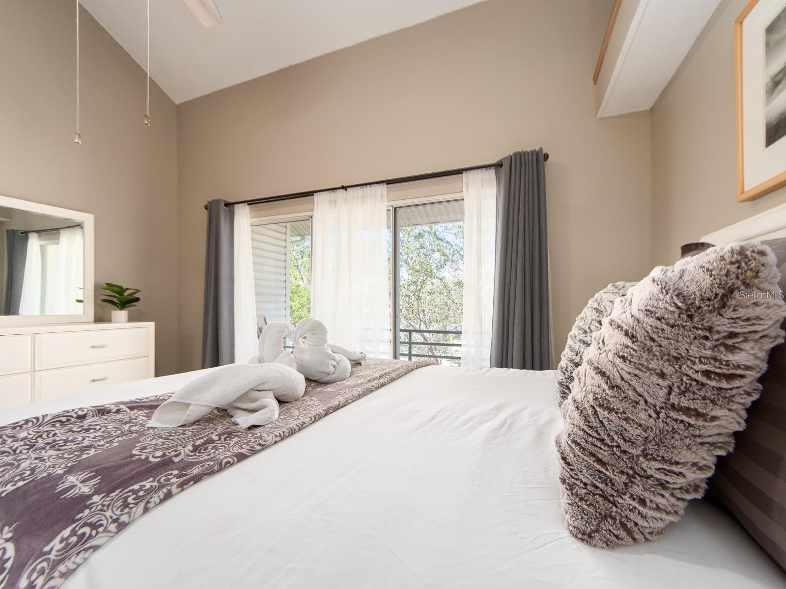 Image 20 of 37 For 320 Island Way 606