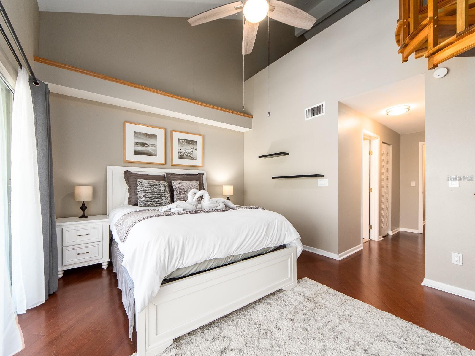 Image 21 of 37 For 320 Island Way 606