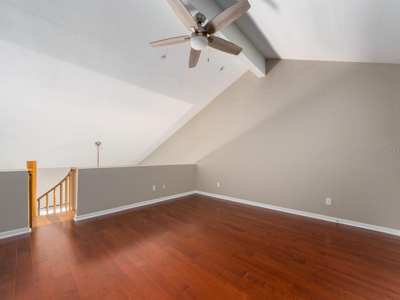 Image 24 of 37 For 320 Island Way 606