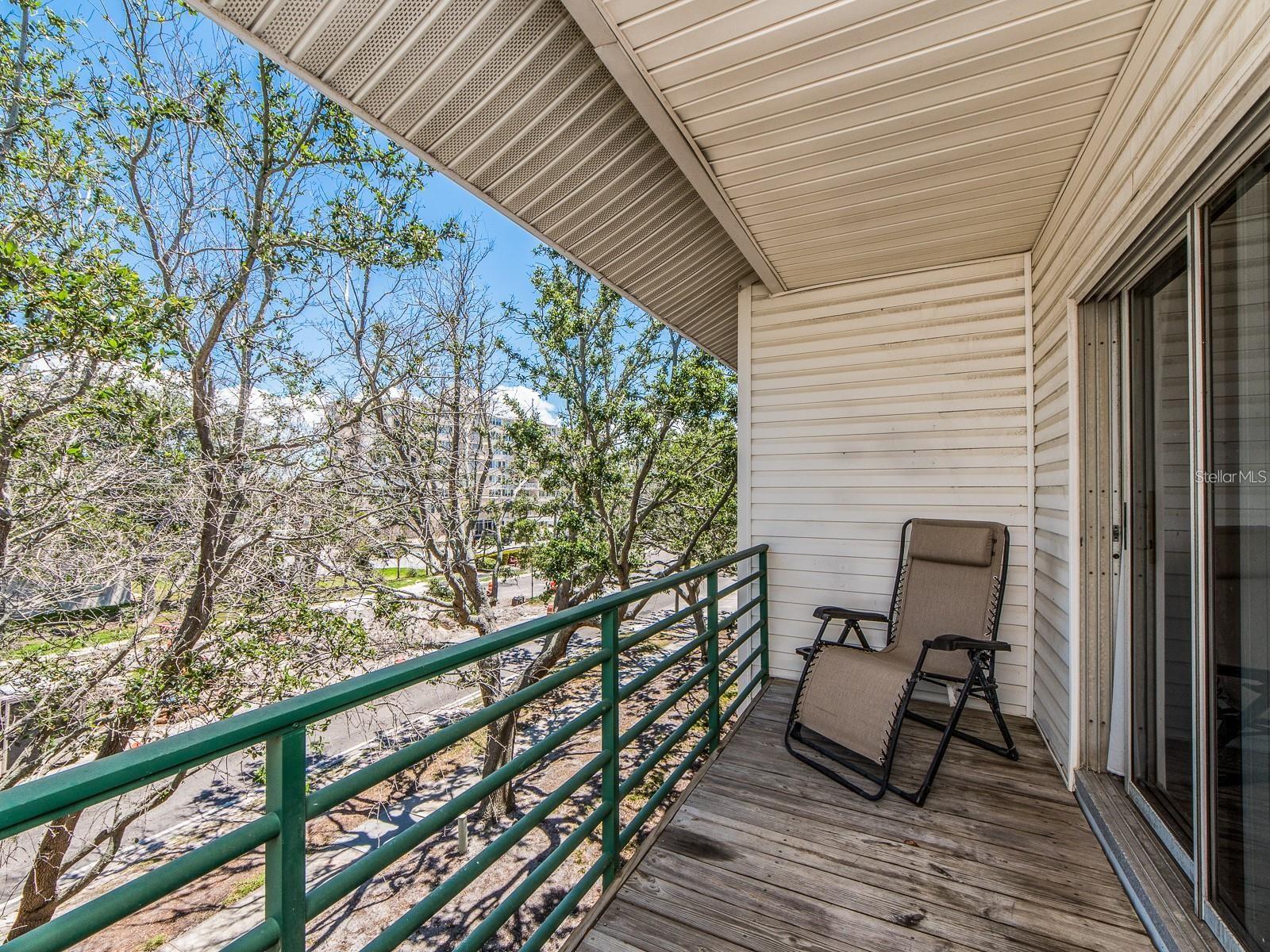 Image 25 of 37 For 320 Island Way 606