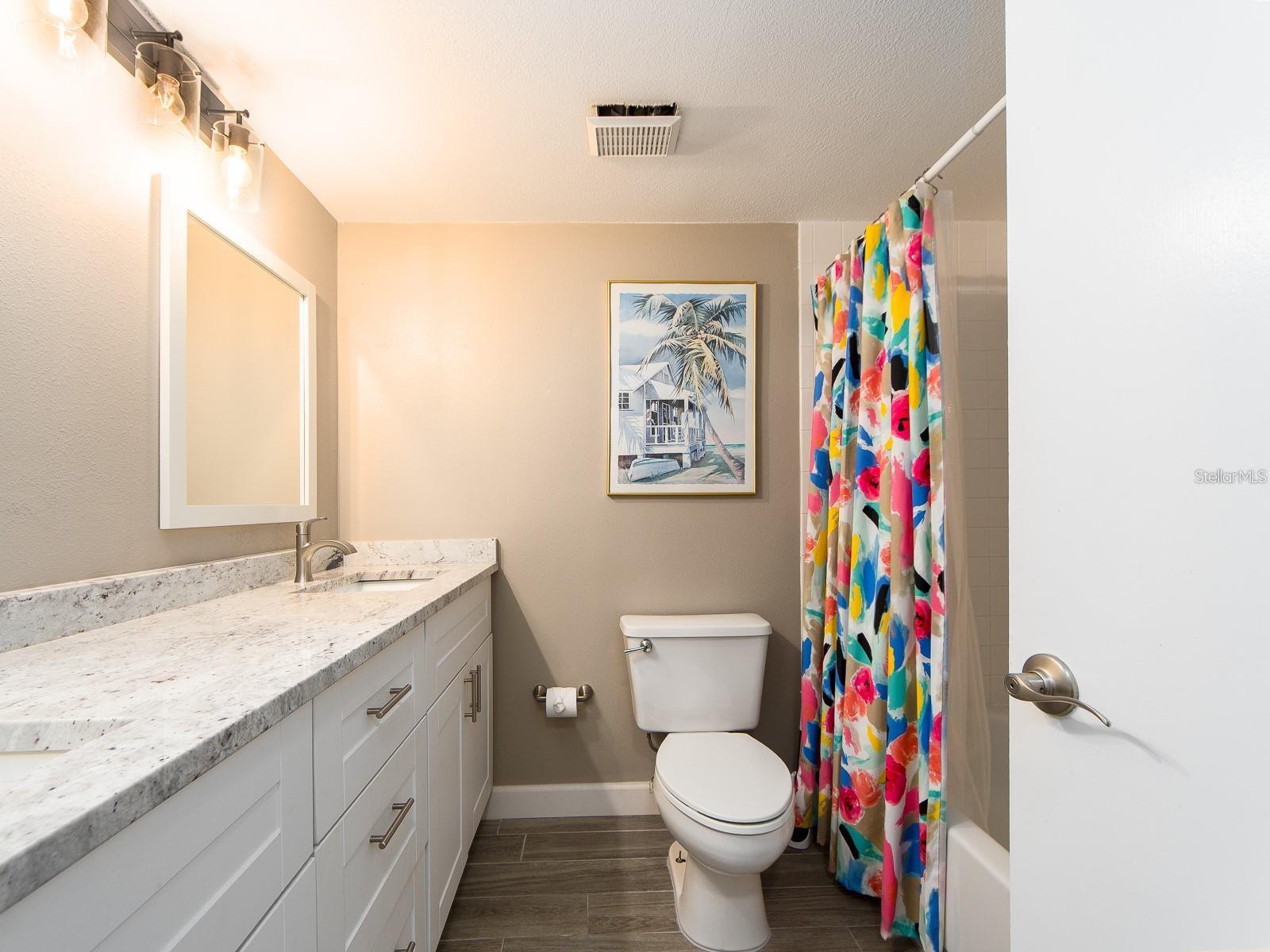 Image 27 of 37 For 320 Island Way 606