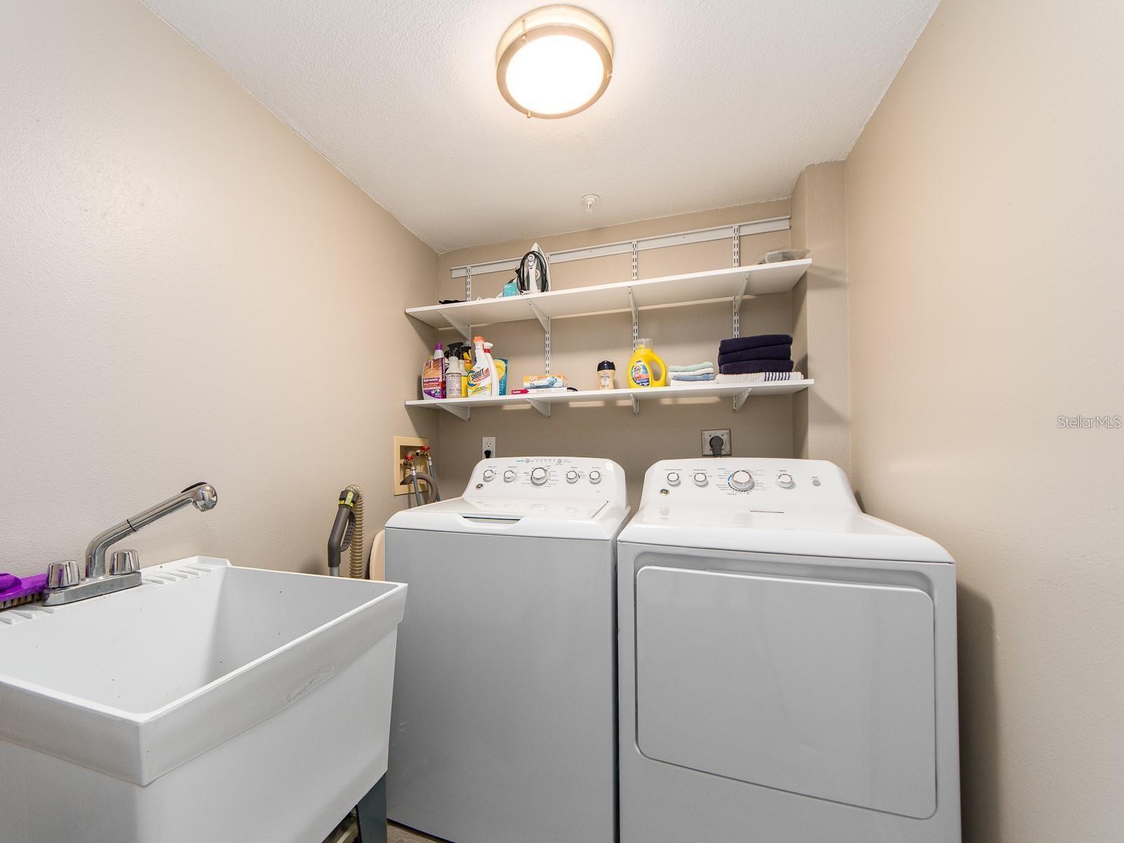 Image 32 of 37 For 320 Island Way 606