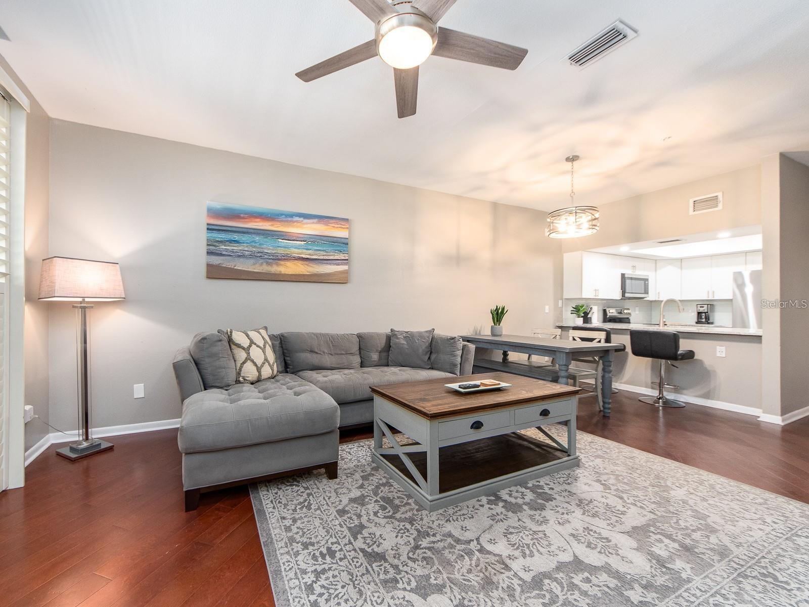 Image 6 of 37 For 320 Island Way 606